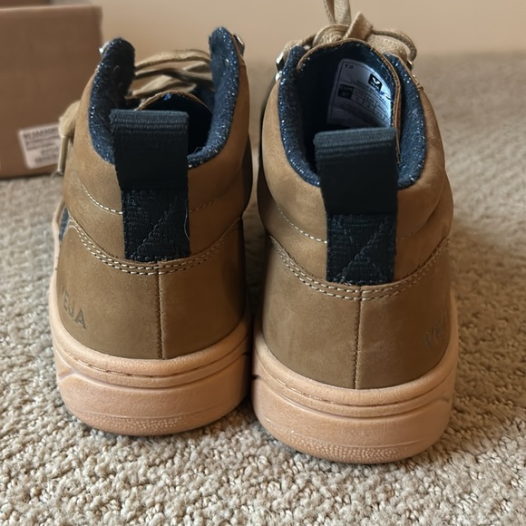 *LIKE NEW!* Veja Roraima Shoe Boot - Women's (US 6) - Picture 4 of 5